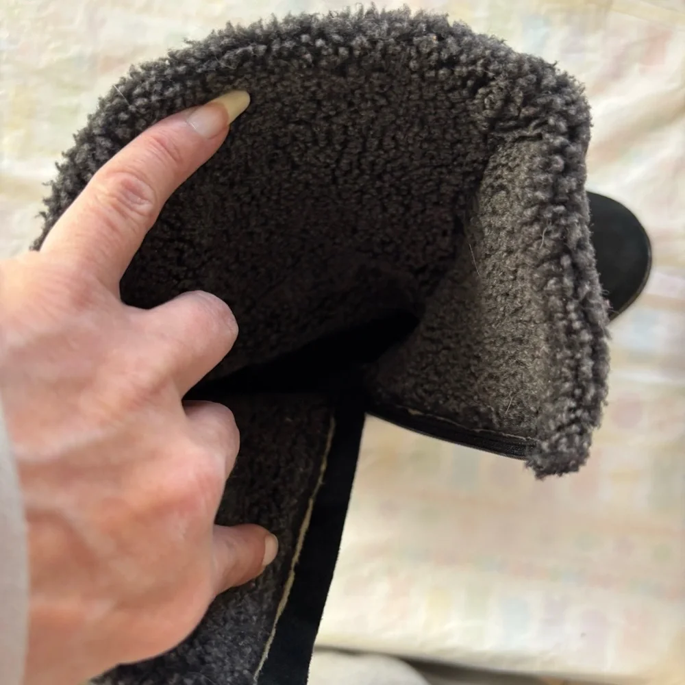 London Fog Nikki Cozy Winter Black Boots Berber lined. SZ 7 M Worn 1X Indoors